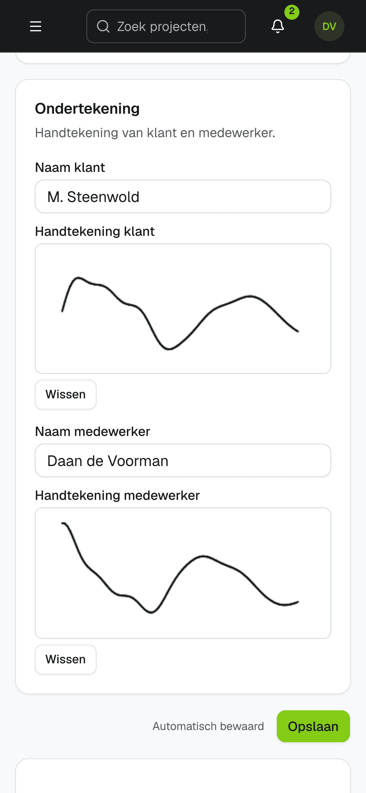 Ondertekening van de werkbon op locatie: de handtekening van de klant en van de medewerker, met hun naam eronder