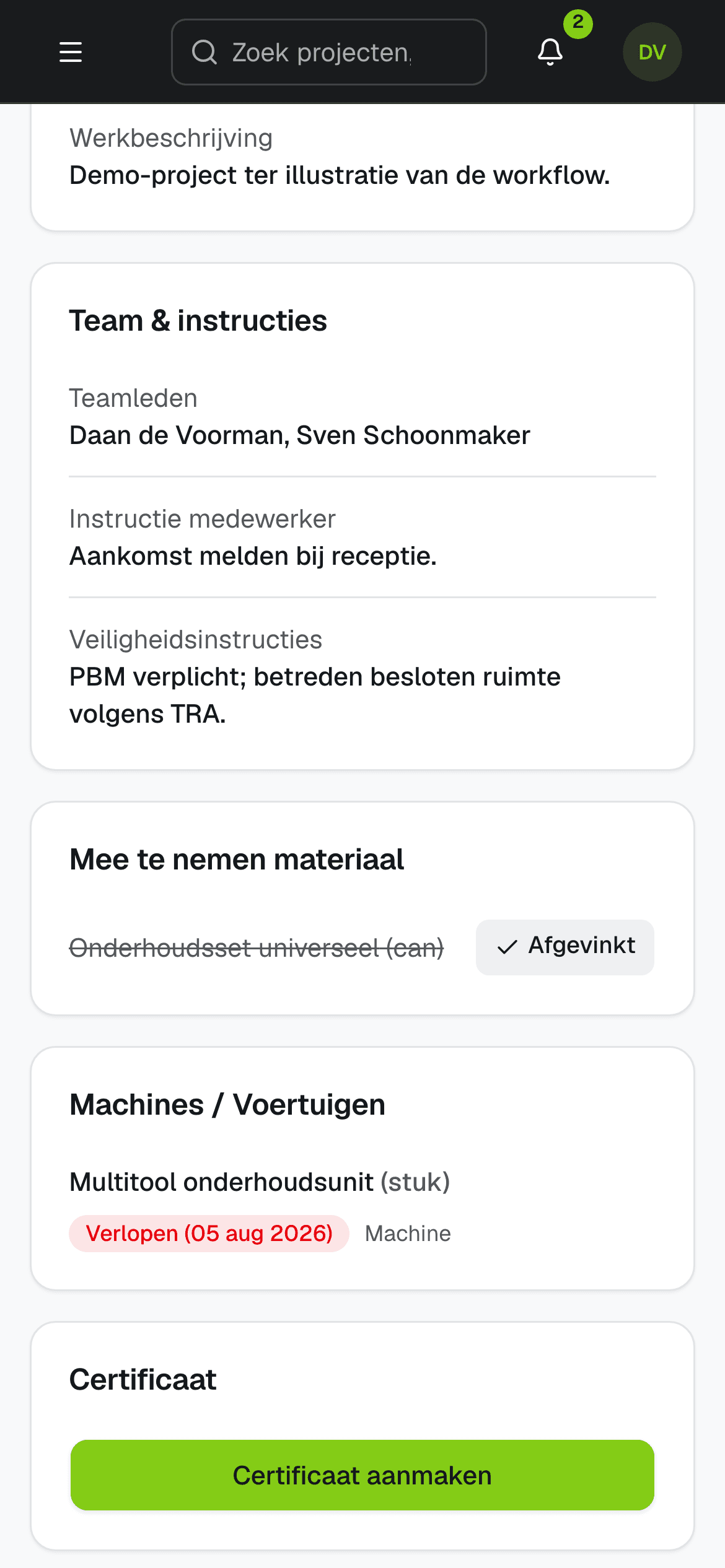 Dezelfde klus op de telefoon van de voorman, met de projectchecklist die uit de projectgegevens wordt afgeleid en op 12 van de 15 punten staat