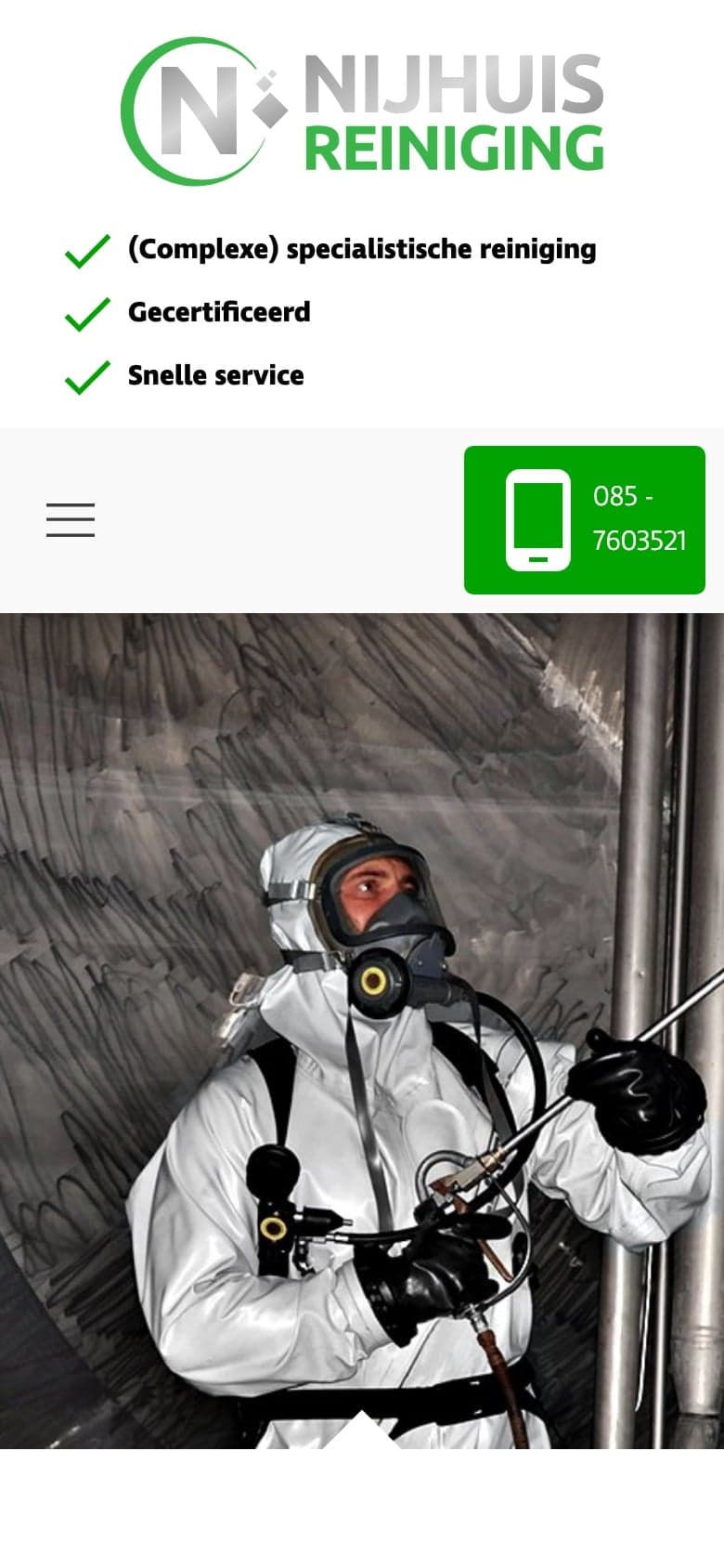 Oude homepage van Nijhuis Reiniging op een telefoon: logo, drie vinkjes, een telefoonblok en een grote foto, zonder kop of knop.